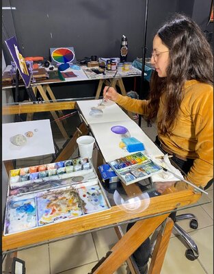Clara Eder dans le studio: Pintando en mi  sketchbook #2