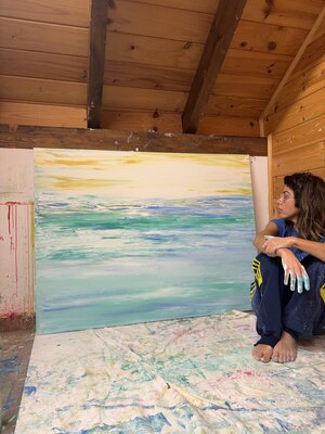 Isabel Salas in the Studio: Este cuadro en el momento de la foto está en proceso. Es cierto que amo lo sensillo, quizá es porque soy muy activa o muy insegura a nivel mental, me planteo todo. Y lo pongo en duda. Por eso, hasta que el cuadro no me guste en todos mis estados de á