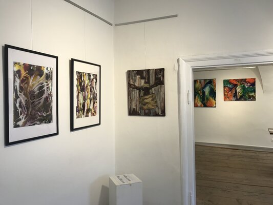 Ingrid Geretschlaeger, Dr. in the Studio: Ausstellung "Beeing free - Beeing me" im Bergerhaus in Gumpoldskirchen