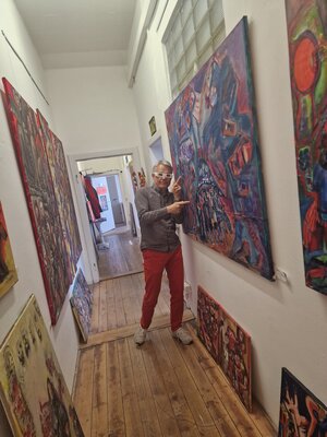 Uwe Georg Kloos dans le studio