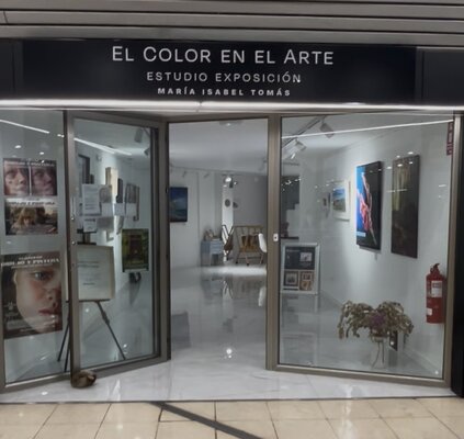 MARIA ISABEL TOMÁS FERNÁNDEZ en el estudio