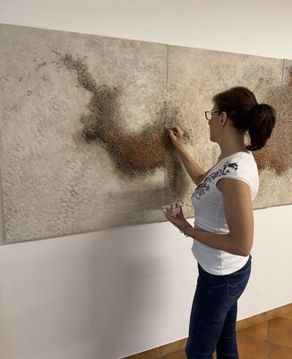 Mara Fabbro nello studio