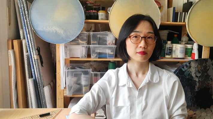 Soo Youn Kim nello studio