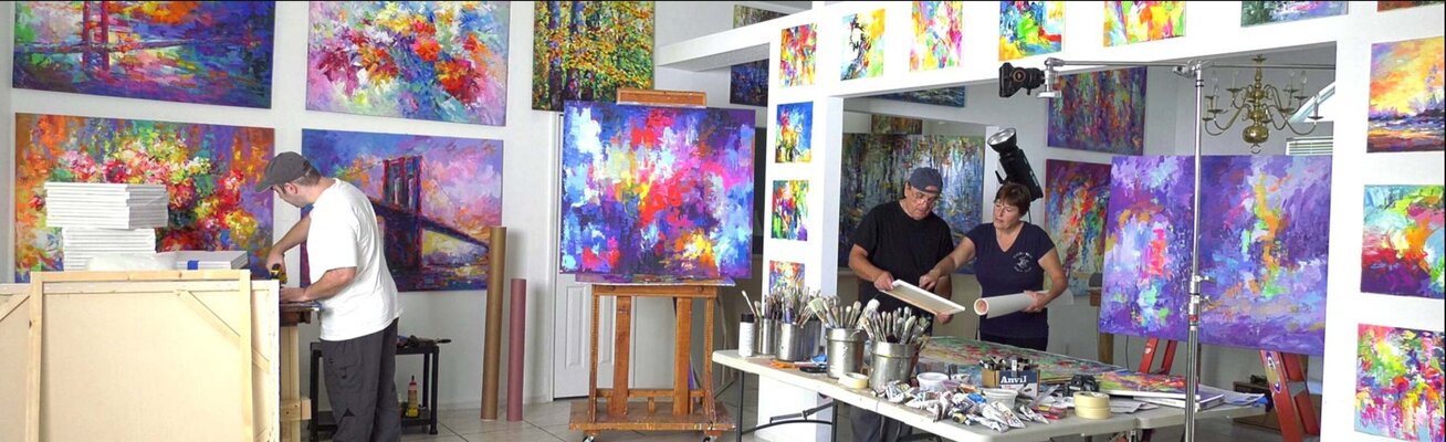 Leon Devenice nello studio