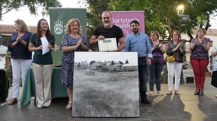 Rafael Carrascal García in de studio: RECIBIENDO PRIMER PREMIO EN CONCURSO ALOVERA DE GUADALAJARA. AÑO 2019