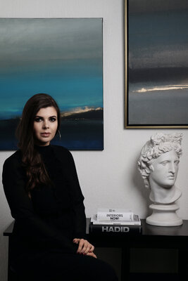 Egle Karlonaite in de studio