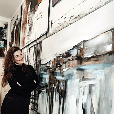 Egle Karlonaite in de studio