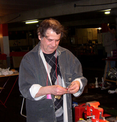 Jean-Luc Lacroix in the Studio: Cogitation (et fun !) avant la réalisation d'une nouvelle sculpture en live à la Grande Foire d'art à Roubaix...