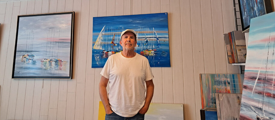 MICHEL SAINT-LUC in the Studio: A l'atelier/galerie devant quelques toiles