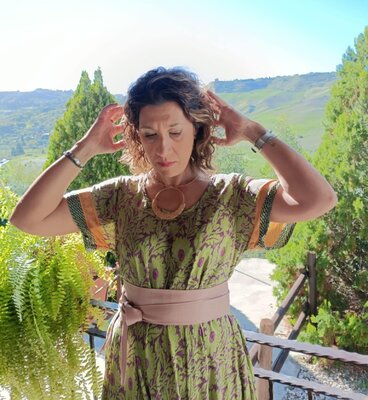 Ivana Urso nello studio: "Ogni opera comincia qui- nel silenzio prima del gesto. "
