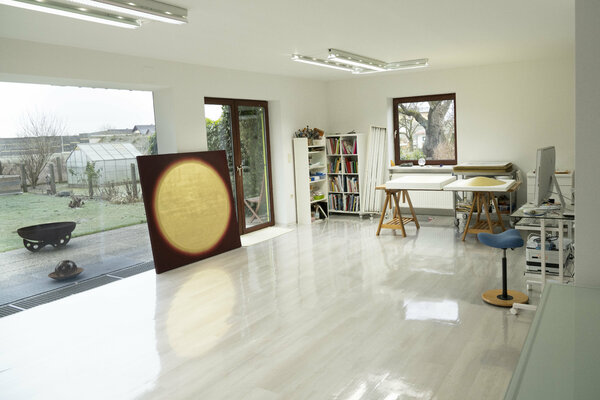 Ernestine Faux nello studio: Atelier Feldkirchen/ Österreich_ Foto: Chris Zenz