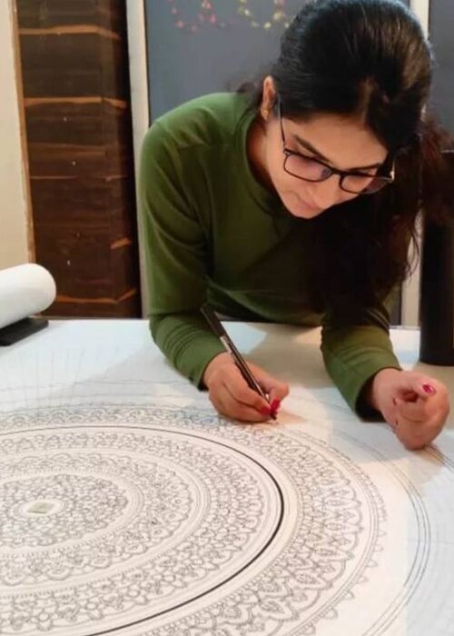 Henna Bajaj op Singulart