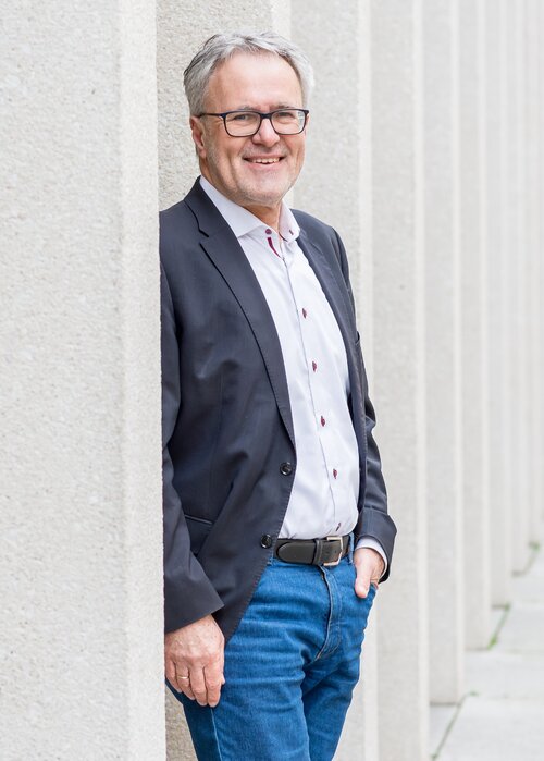 Dr. Martin Knispel op Singulart