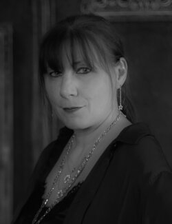Follow Cristina Stefan on Singulart