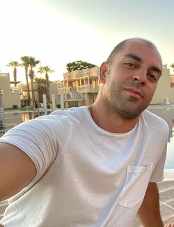 Folgen Sie Jason Ebrahimi auf Singulart