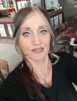 Follow Marisa Milan on Singulart