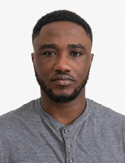 Follow Emmanuel Akolo on Singulart