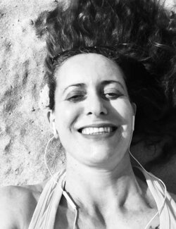 Volg Paula Garnett op Singulart