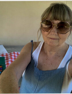 Follow Dee Walker on Singulart