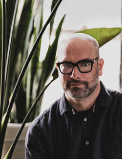 Volg Brad Marr op Singulart