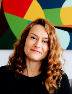 Volg Jana Lulovska op Singulart