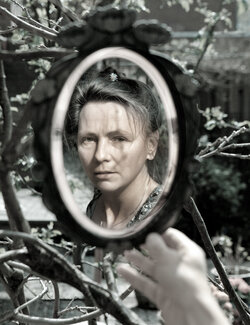 Sigue a Ariane A.T. James en Singulart