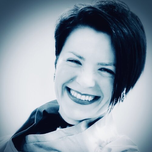 Follow Selene's Art on Singulart