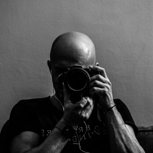 Follow Acrymx on Singulart