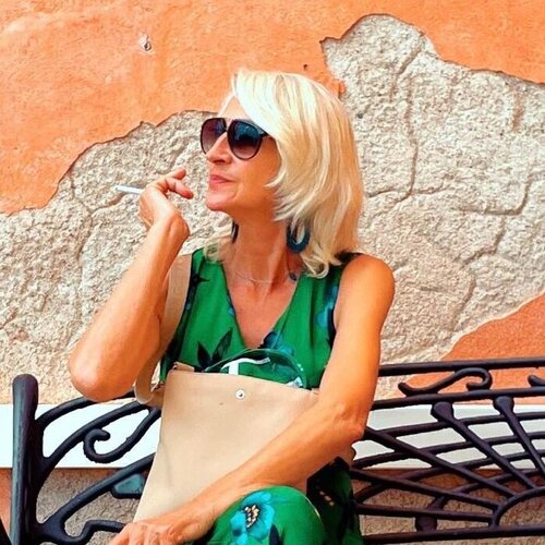 Volg Sylvia Rhud op Singulart