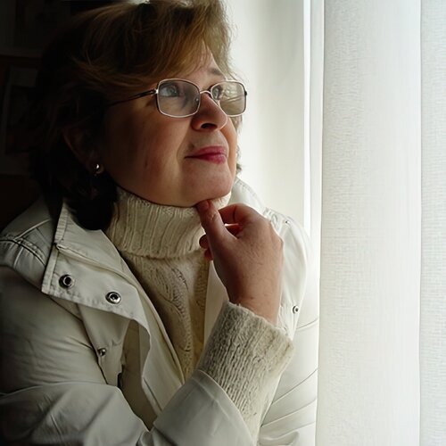 Follow Natalia Kazirelova on Singulart