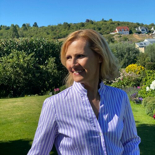 Segui Sabine Kay su Singulart