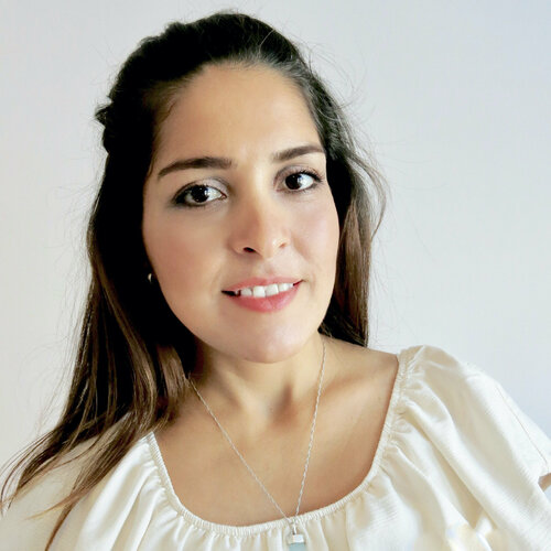 Volg Ozlem Thompson op Singulart