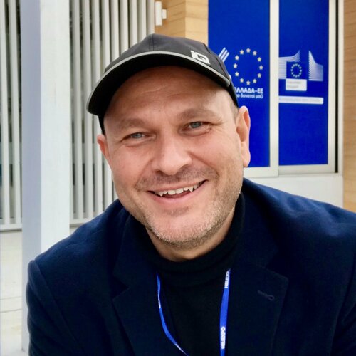 Volg Yiannis Kaminis op Singulart