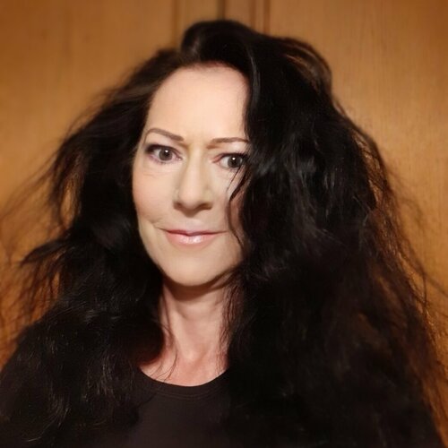 Folgen Sie Edith Stütz auf Singulart