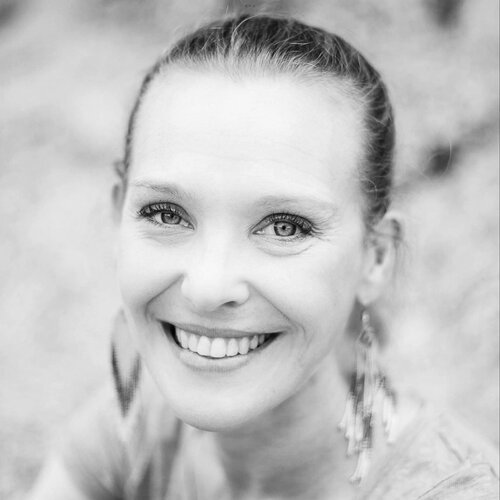 Volg Asta Caplan op Singulart