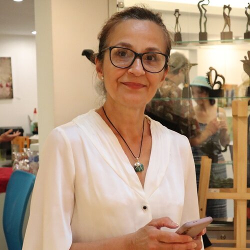 Follow Svetla Dzhelepova on Singulart