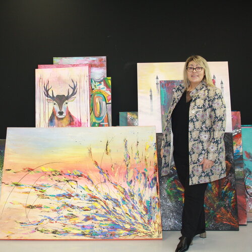 Volg Bedia Salik op Singulart