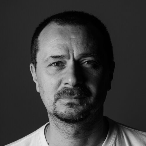 Follow Darko Mesek on Singulart