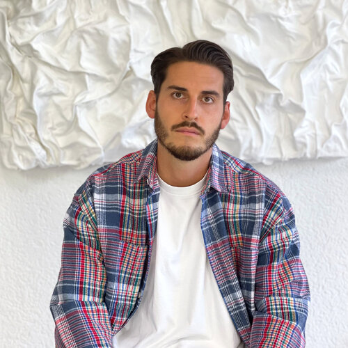 Follow Sam Bergwein on Singulart