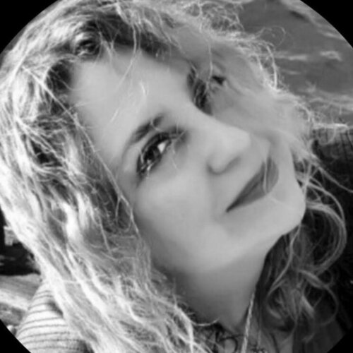 Volg Nikka Kalashnikova op Singulart