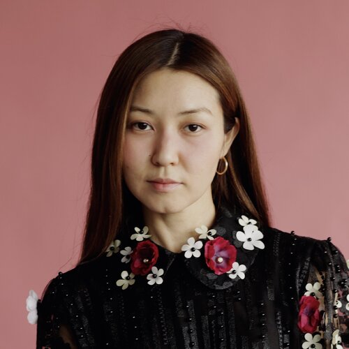 Volg Zhanar Kuzhakhmetova op Singulart