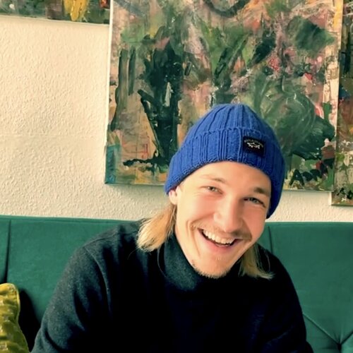 Follow Julian Adrat on Singulart
