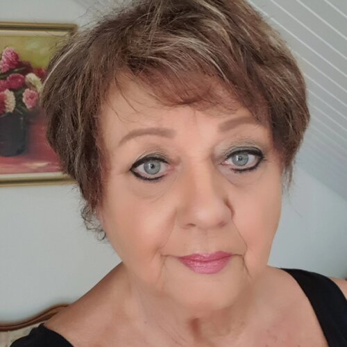 Segui Monika Linard su Singulart
