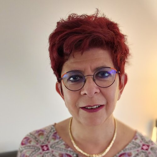 Follow Véro Mazurek on Singulart
