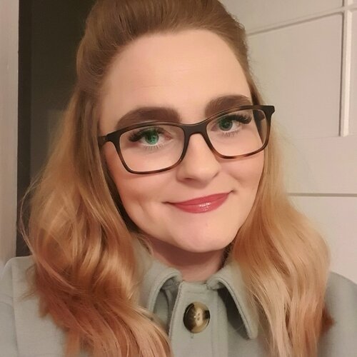 Follow Nadine Riedl on Singulart