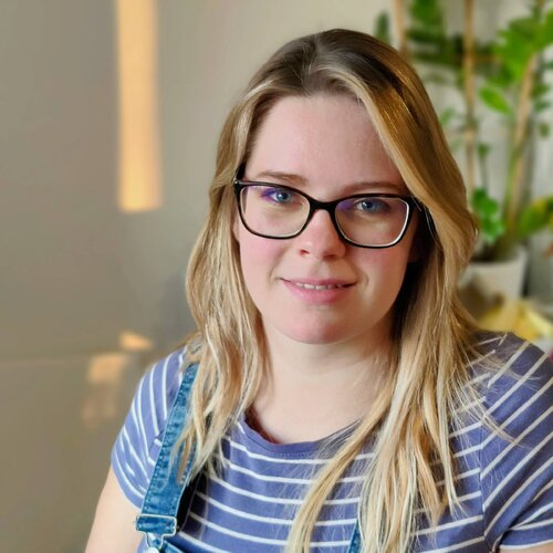 Volg Larisa Carli op Singulart