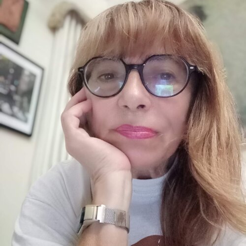 Follow Mara Isolani on Singulart