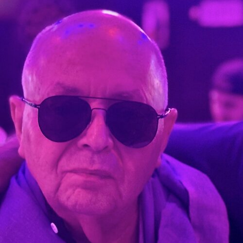 Follow Tom Schmid on Singulart