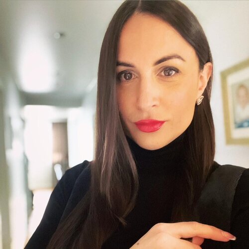 Volg Karina Domme op Singulart