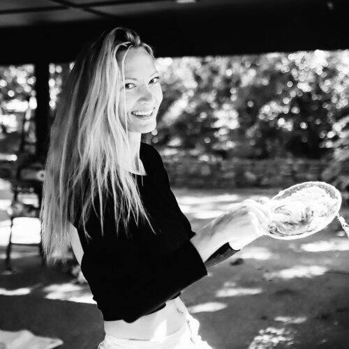 Volg Pamella Dickey op Singulart